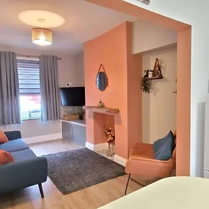  Holiday home Sutherland St - 2 Bed With Free Parking United Kingdom